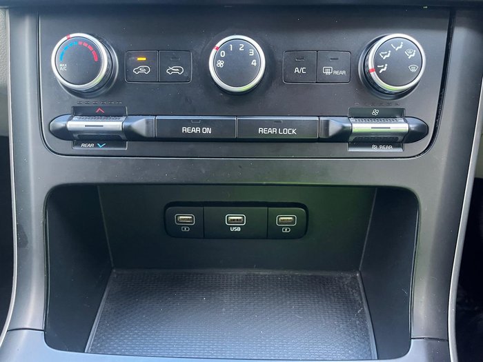 2022 Kia Carnival S