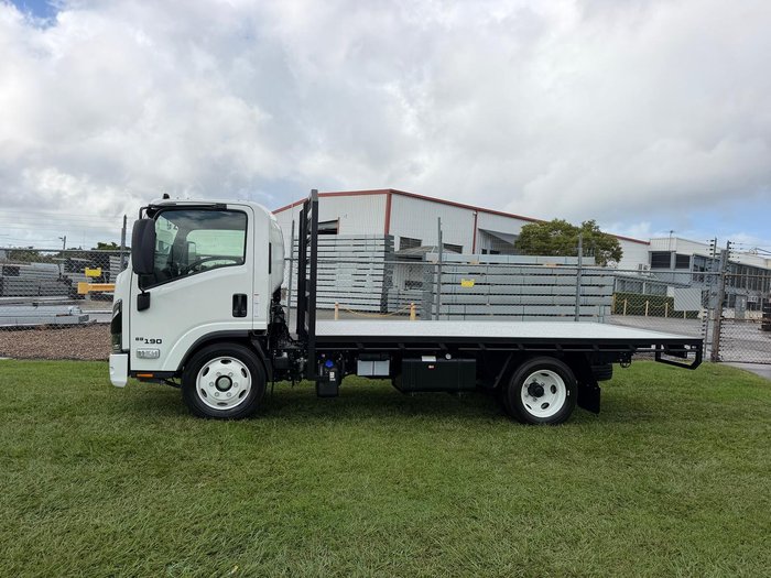 2025 Isuzu N Series NQR 88/80-190 MT D34 White