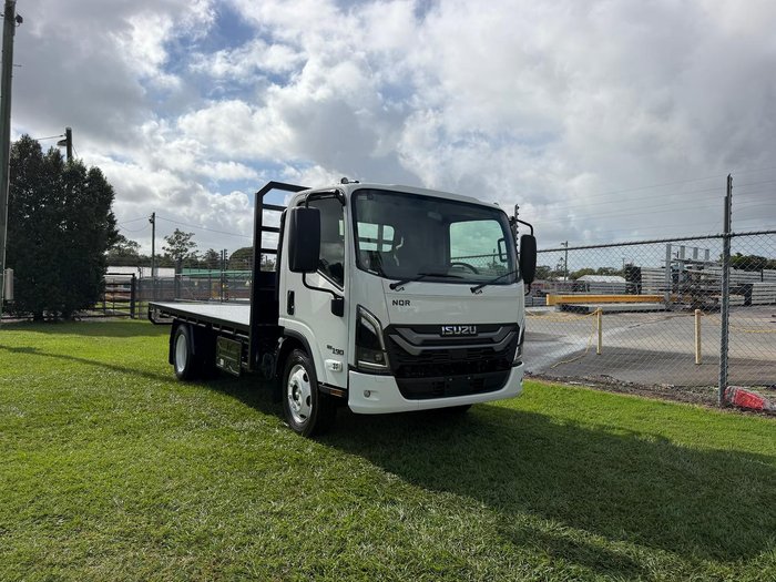 2025 Isuzu N Series NQR 88/80-190 MT D34 White