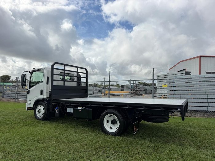 2025 Isuzu N Series NQR 88/80-190 MT D34 White