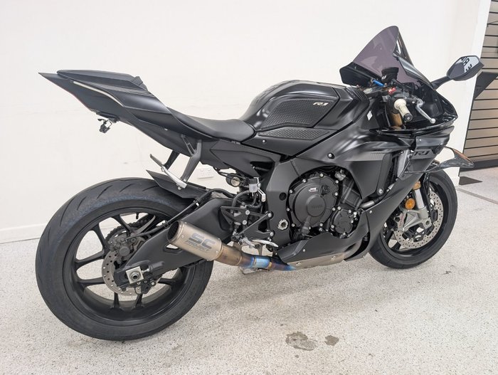 2025 YAMAHA YZF-R1 Black