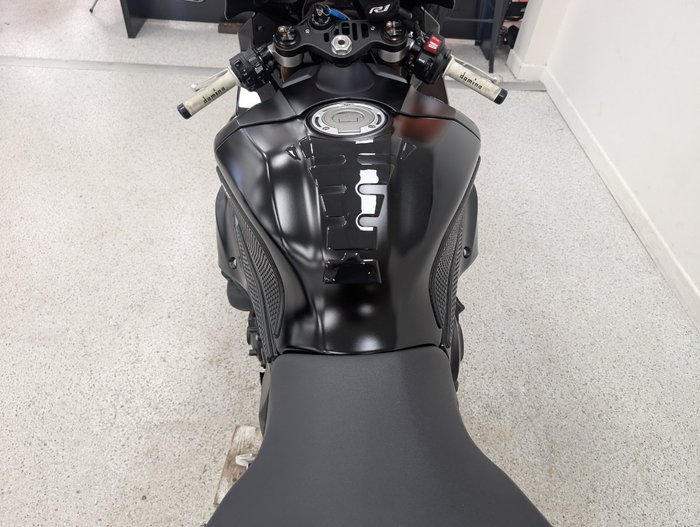 2025 YAMAHA YZF-R1 Black