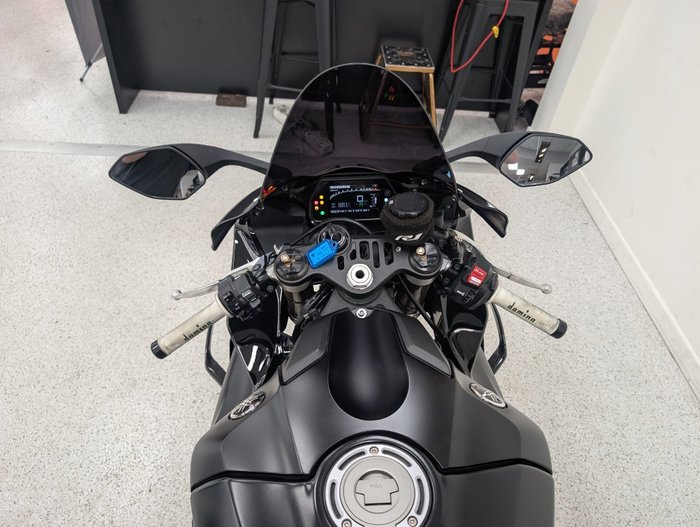 2025 YAMAHA YZF-R1 Black