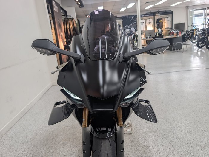 2025 YAMAHA YZF-R1 Black