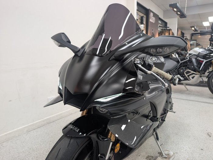 2025 YAMAHA YZF-R1 Black