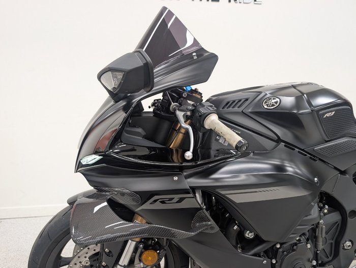 2025 YAMAHA YZF-R1 Black