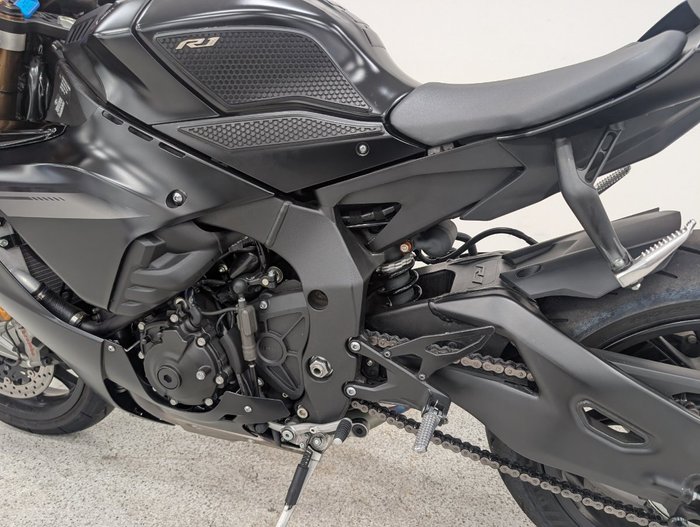 2025 YAMAHA YZF-R1 Black