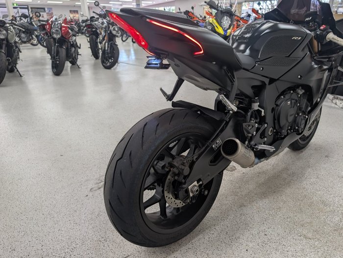 2025 YAMAHA YZF-R1 Black