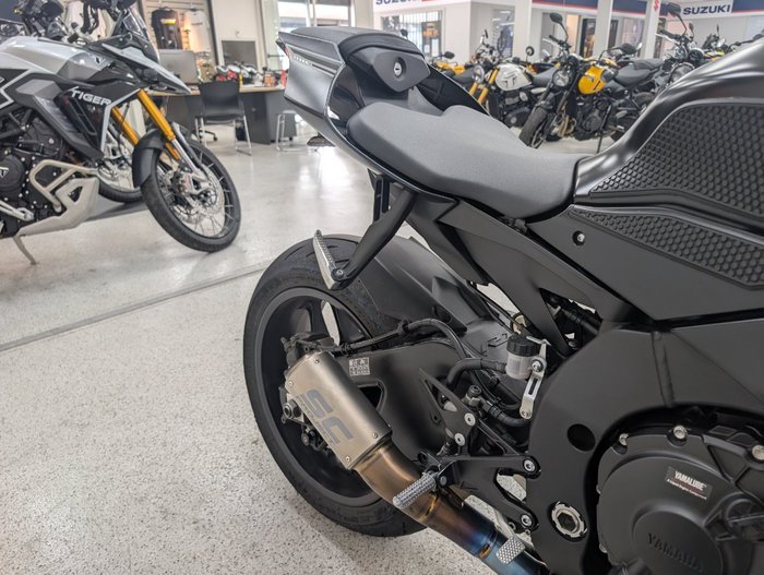 2025 YAMAHA YZF-R1 Black