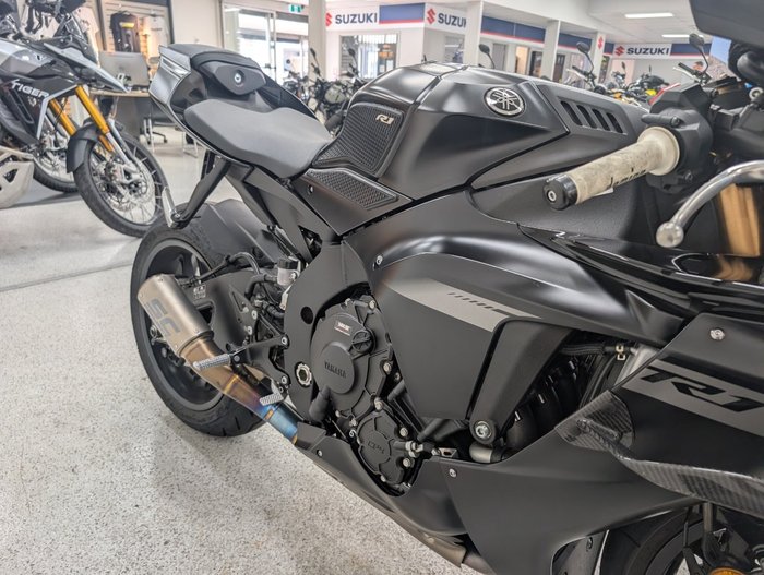 2025 YAMAHA YZF-R1 Black