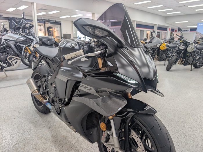 2025 YAMAHA YZF-R1 Black