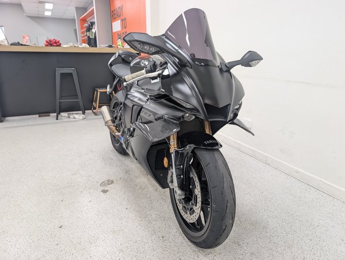 2025 YAMAHA YZF-R1 Black