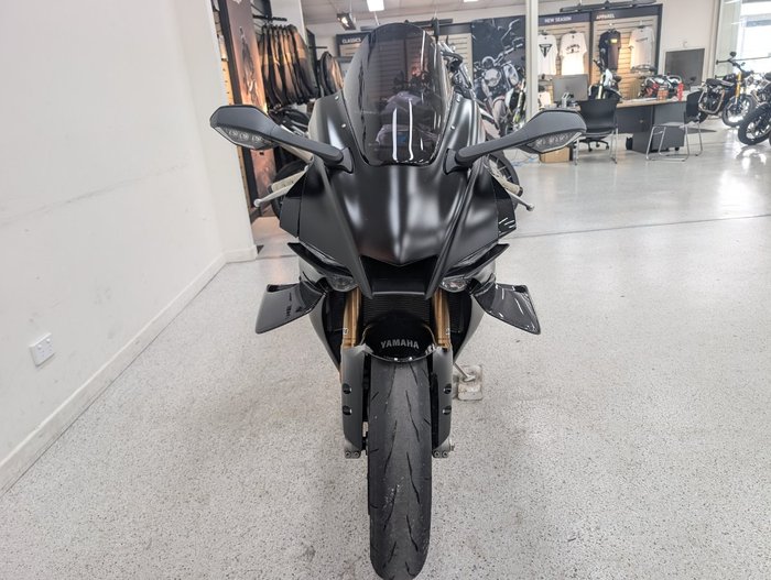 2025 YAMAHA YZF-R1 Black