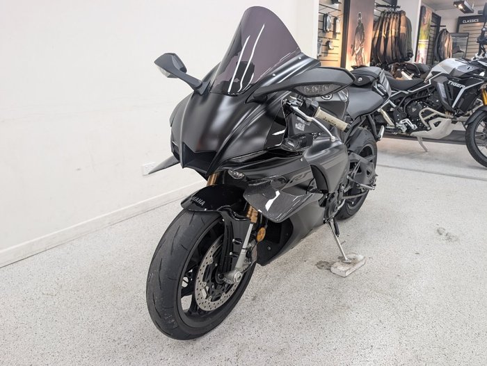 2025 YAMAHA YZF-R1 Black