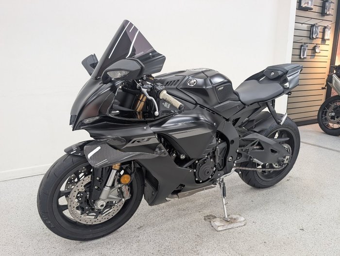 2025 YAMAHA YZF-R1 Black