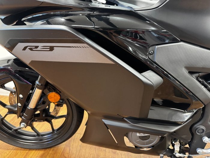 2025 Yamaha YZF-R3 Black