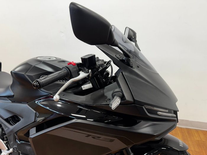 2025 Yamaha YZF-R3 Black