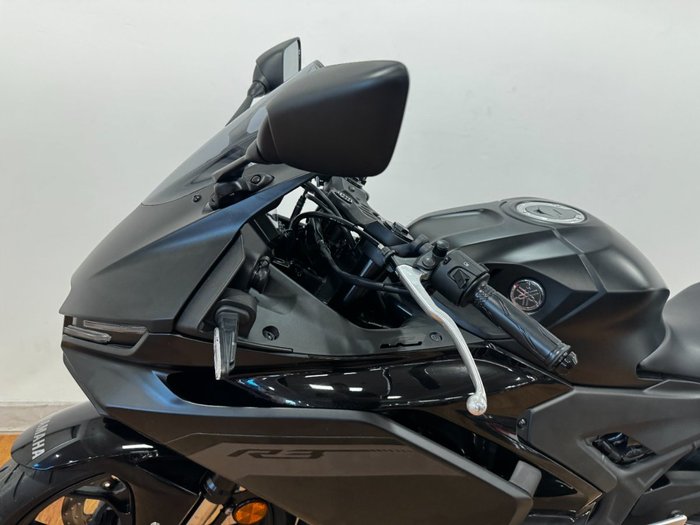 2025 Yamaha YZF-R3 Black