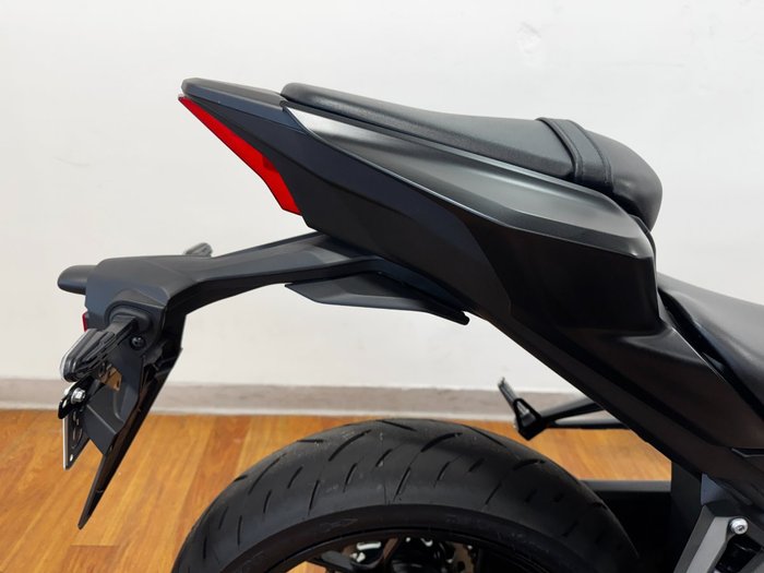2025 Yamaha YZF-R3 Black