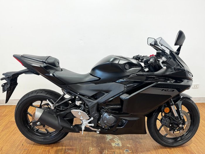 2025 Yamaha YZF-R3 Black
