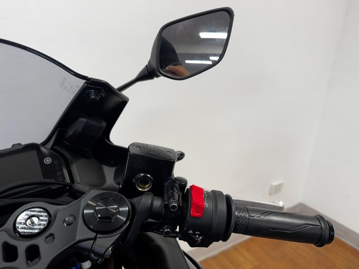2025 Yamaha YZF-R3 Black