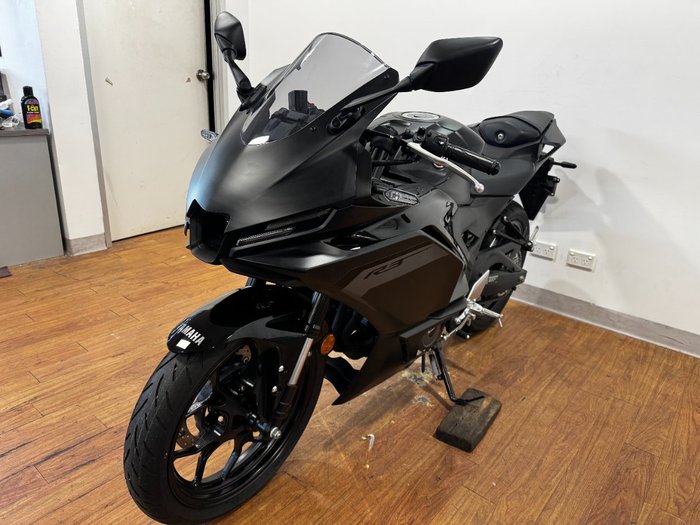 2025 Yamaha YZF-R3 Black