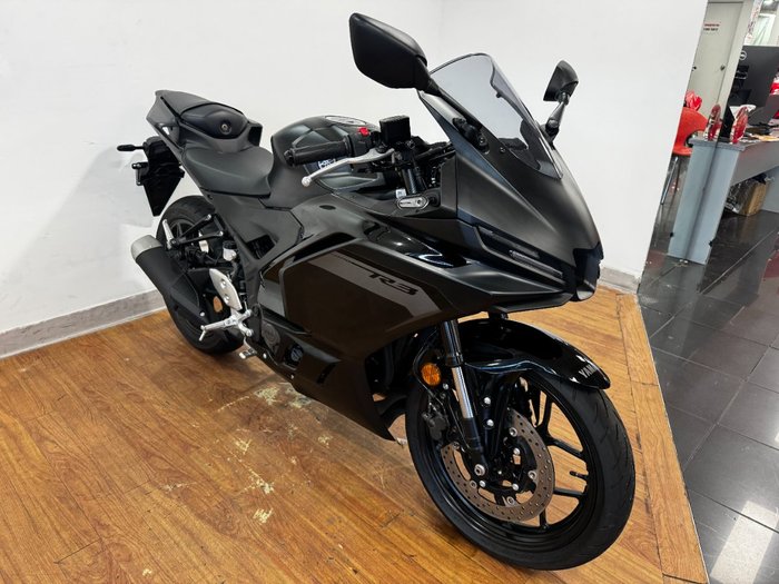 2025 Yamaha YZF-R3 Black