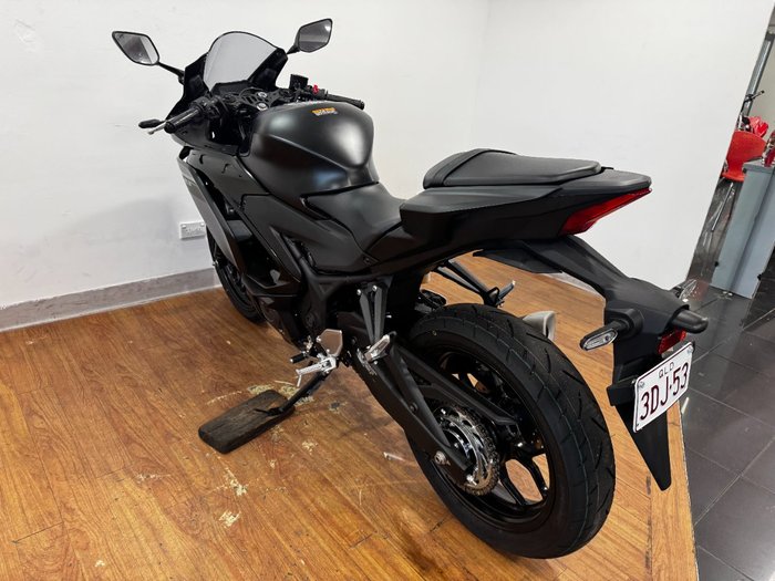 2025 Yamaha YZF-R3 Black