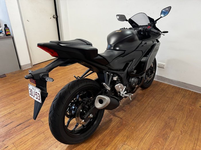 2025 Yamaha YZF-R3 Black