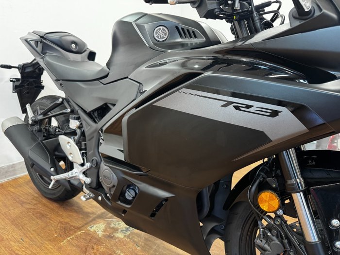 2025 Yamaha YZF-R3 Black