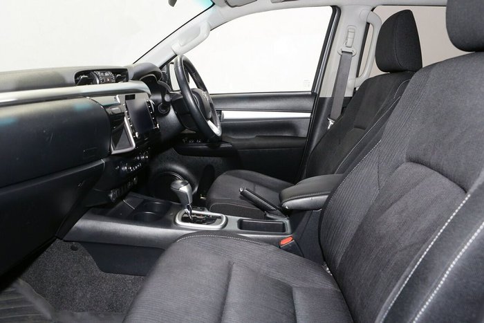 2021 Toyota Hilux SR5