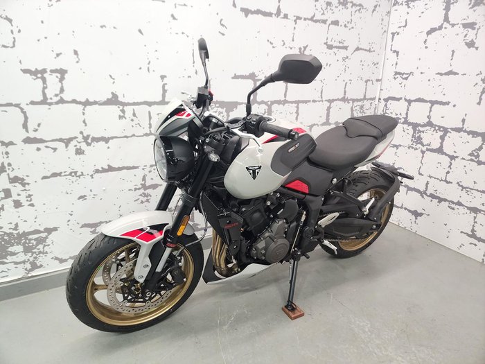 2026 Triumph Trident 800 Trident Grey