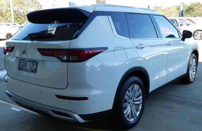 2024 Mitsubishi Outlander LS