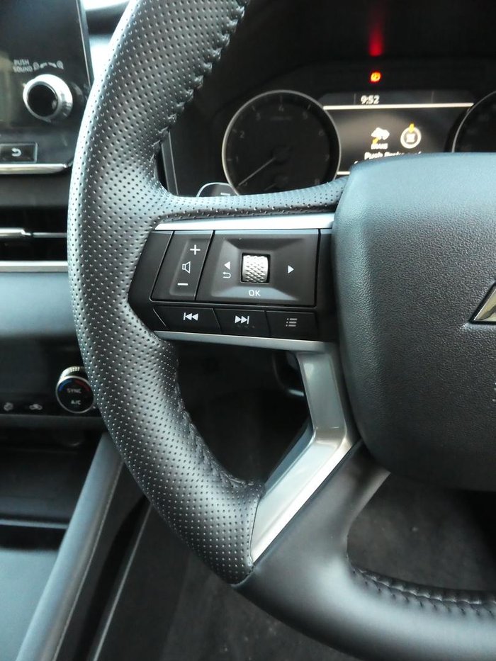 2024 Mitsubishi Outlander LS