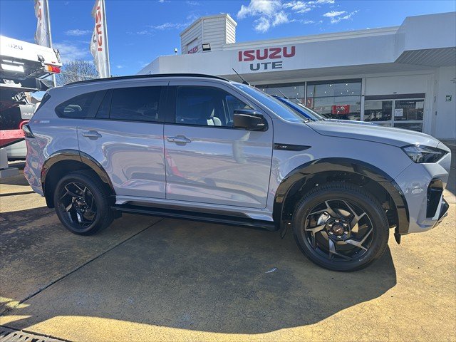 2026 ISUZU MU-X XT