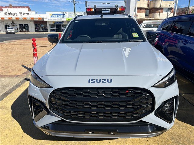 2026 ISUZU MU-X XT