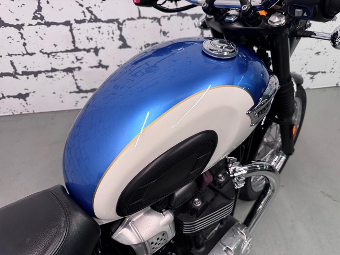 2017 Triumph Bonneville T100 (900cc) Bonneville Blue
