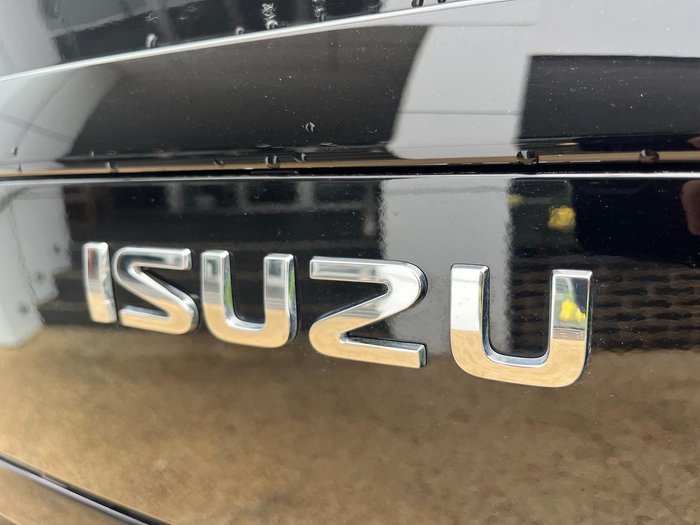 2025 Isuzu MU-X X-TERRAIN
