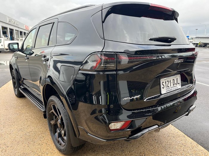 2025 Isuzu MU-X X-TERRAIN