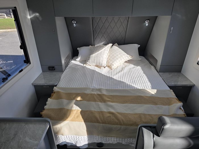2026 Urban Caravans X-Terrain 20' Club Lounge