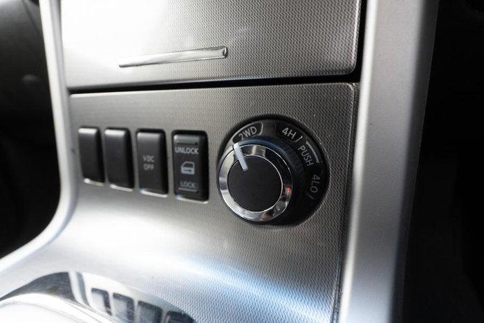 2012 Nissan Navara ST
