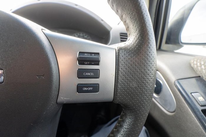 2012 Nissan Navara ST