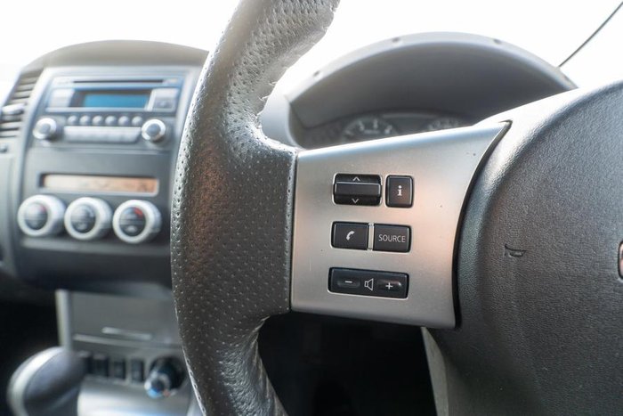2012 Nissan Navara ST