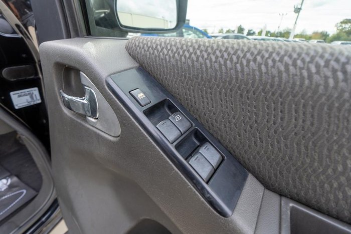 2012 Nissan Navara ST