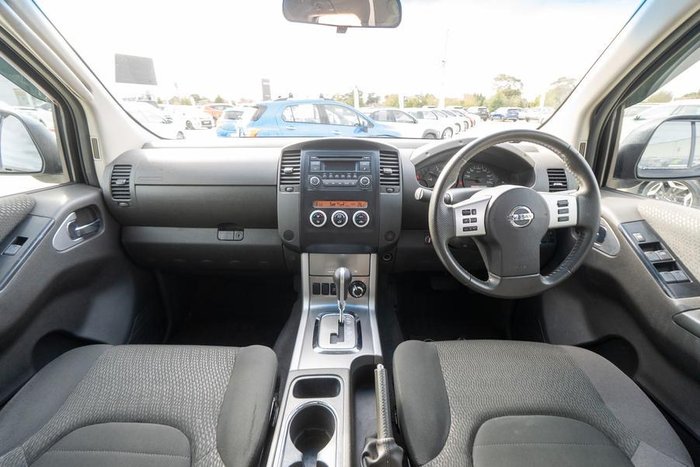 2012 Nissan Navara ST