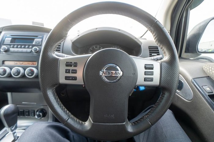 2012 Nissan Navara ST