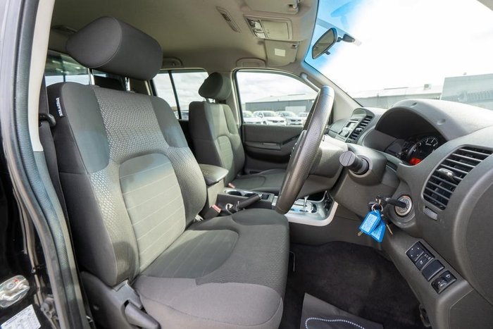 2012 Nissan Navara ST