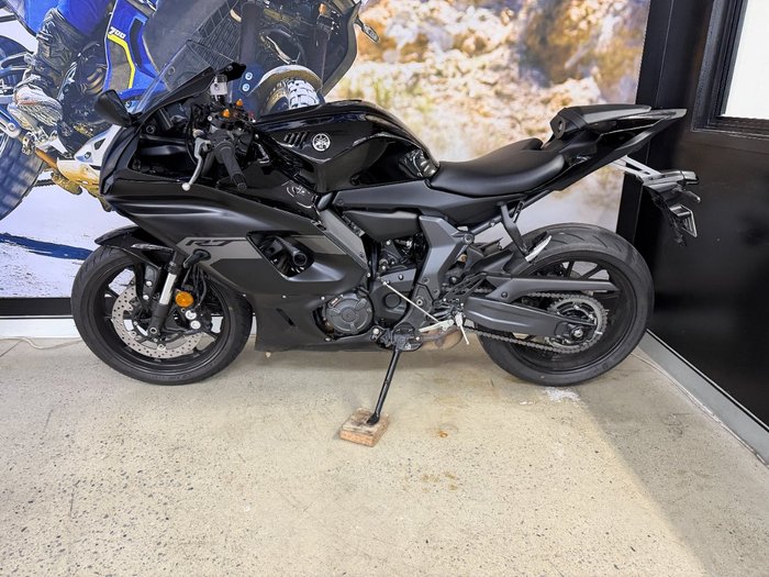 2025 Yamaha YZF-R7LA BLACK