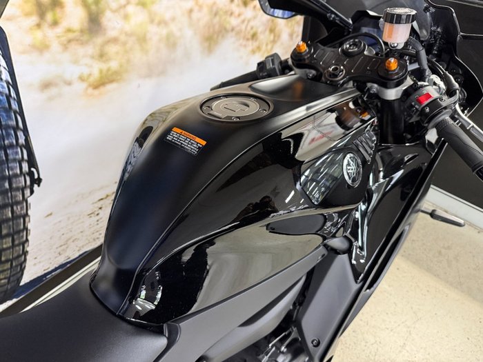 2025 Yamaha YZF-R7LA BLACK