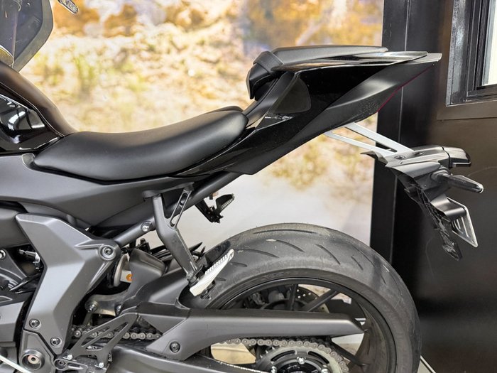 2025 Yamaha YZF-R7LA BLACK